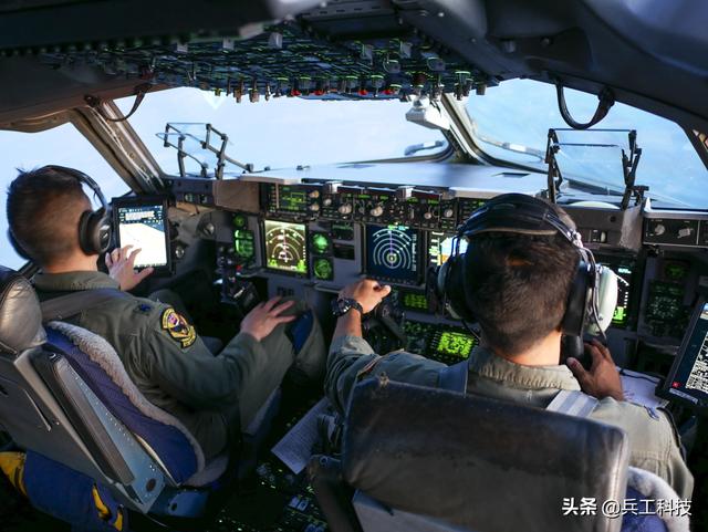 運-20駕駛艙細節(jié)曝光后，才知道原來這么先進，部分技術比C-17還好
