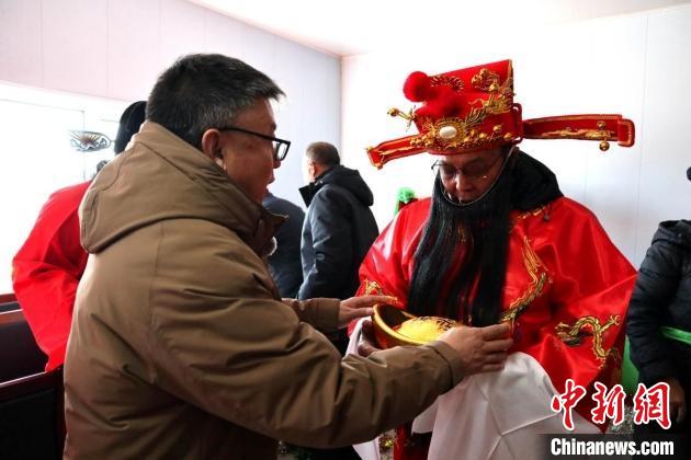 北疆村支書的鄉(xiāng)村振興答卷：秧歌鬧春，養(yǎng)殖興農(nóng)