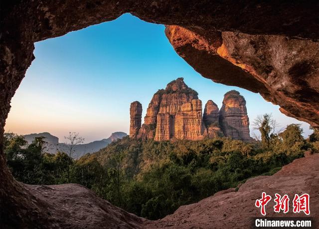 中山大學(xué)科研團(tuán)隊(duì)揭秘森林?jǐn)U張與丹霞山微生物的“隱秘變化”