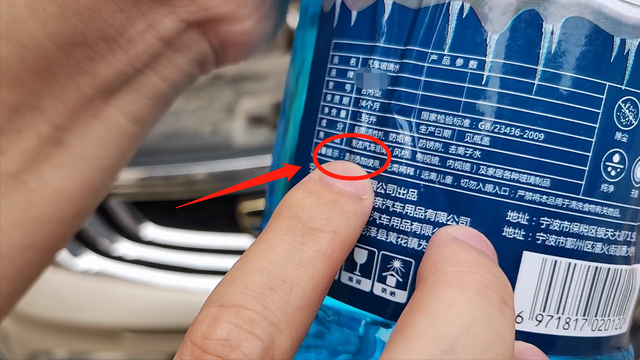 這才是正確加玻璃水的方法，老司機(jī)實(shí)操演示，小心加錯(cuò)車子要大修