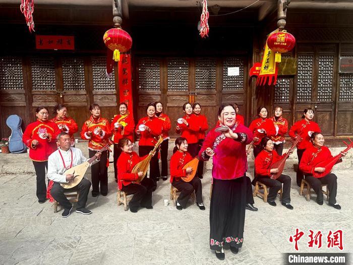 白馬風情映民歌：一曲迎客調，千載煙火長