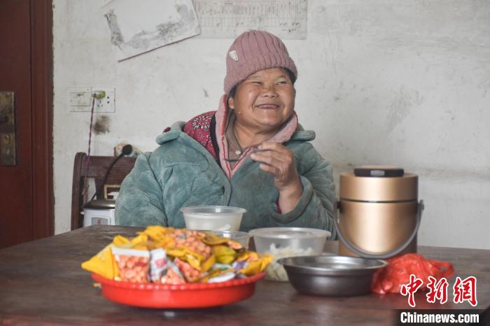 基層民警“送菜”記：一場(chǎng)600多天的愛心接力