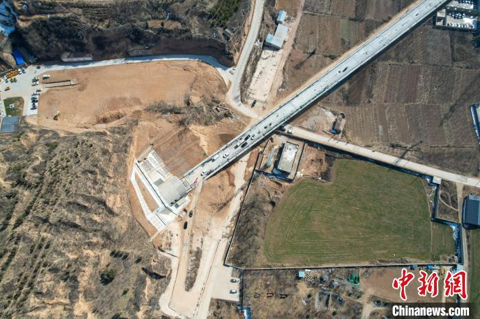 西延高鐵全線(xiàn)隧道順利貫通