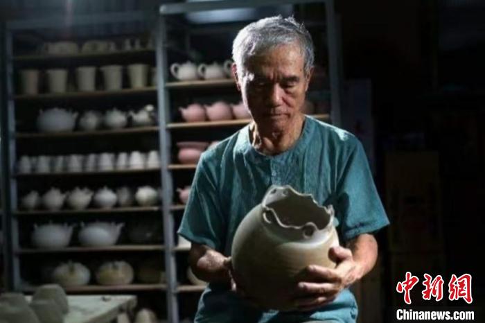 臺(tái)灣寫真：領(lǐng)略古法生新奇——臺(tái)中霧峰三代陶藝師的兩岸足跡