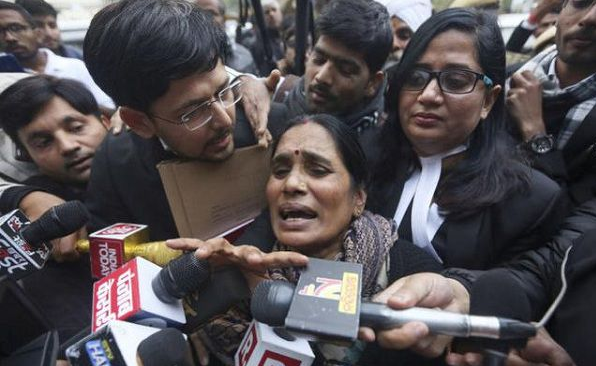 印度19歲少女接連遭數(shù)人侵害，性命危在旦夕，兇手卻全是熟人