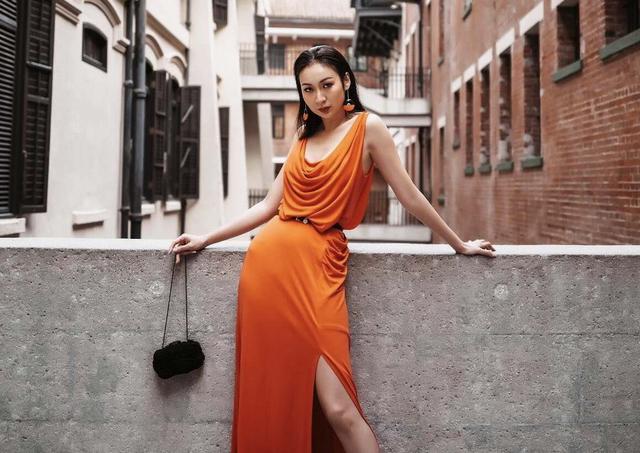 TVB女星莊思敏遭非禮，被外籍人士故意撞胸口，網(wǎng)友調(diào)侃：胸太大