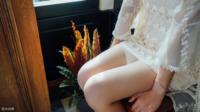 悉尼大學(xué)獸醫(yī)系學(xué)生拍全裸日歷 只穿靴子出鏡全為慈善