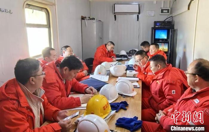 青海油田2025年首口風(fēng)險(xiǎn)探井開鉆