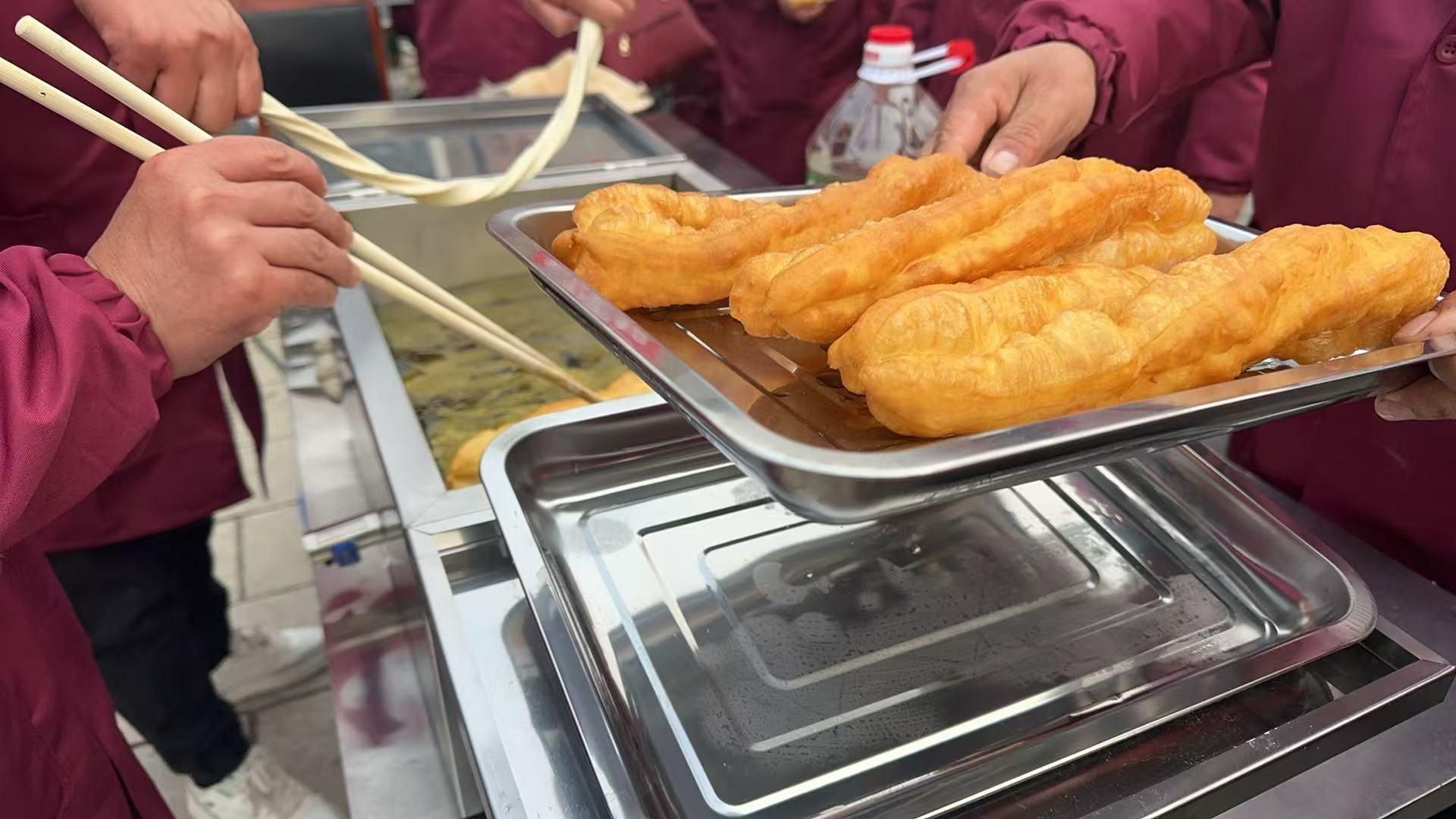 新春走基層丨鄧城人的油條擂臺(tái)賽