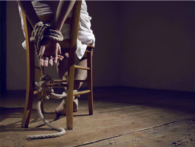 印度19歲少女接連遭數(shù)人侵害，性命危在旦夕，兇手卻全是熟人