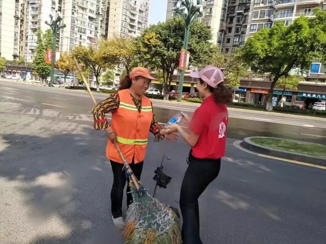 南充小伙為宜賓做了6件事讓百萬人感動，他現(xiàn)在回到家鄉(xiāng)要接著干…