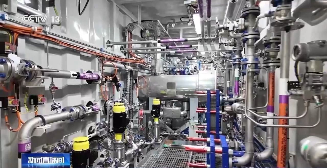 世界首艘?guī)疾都δ芎Ｉ细∈缴a(chǎn)儲油船建造完畢