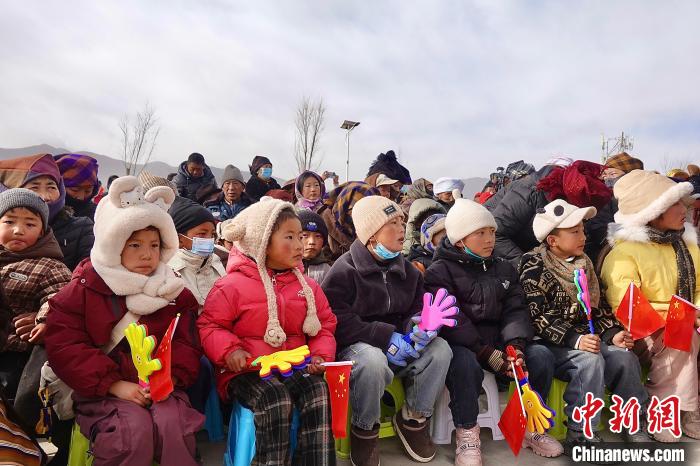 西藏文藝志愿者新春走基層 林周村晚展現(xiàn)民族藝術(shù)魅力