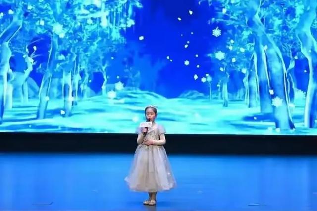 從央視“消失”的李七月，已走上主持人的另一條大道