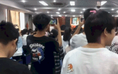 現(xiàn)在女大學生太開放, 這么隱私的東西露在外面, 男人看了都臉紅!