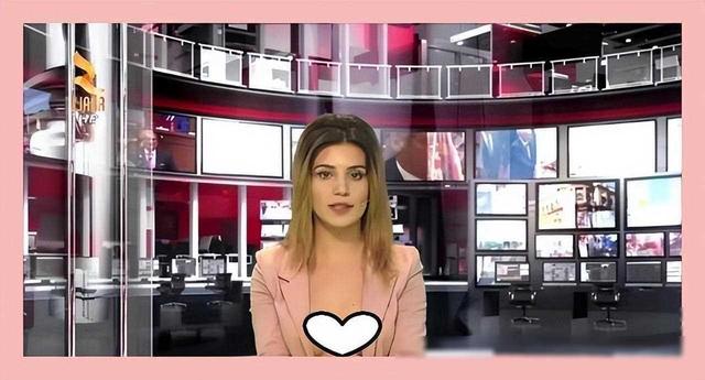 尺度驚人！阿爾巴尼亞新聞界女主播真空穿西裝，胸前內(nèi)容引發(fā)熱議