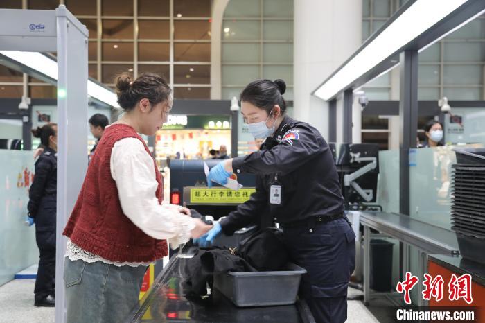 2025年春運(yùn)寧夏各機(jī)場運(yùn)送旅客99.2萬人次 同比增長5.8%