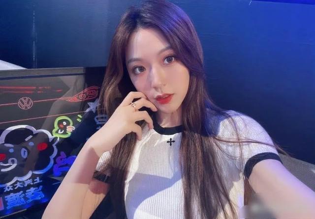 盤點(diǎn)那些年LOL美女解說(shuō)主持，有人風(fēng)光無(wú)限？有人銷聲匿跡？