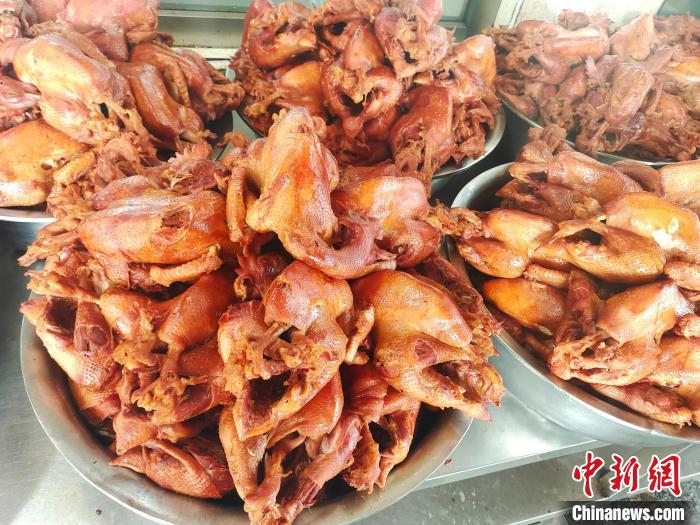 薛志龍代表：讓“卓資熏雞”再次名揚(yáng)天下