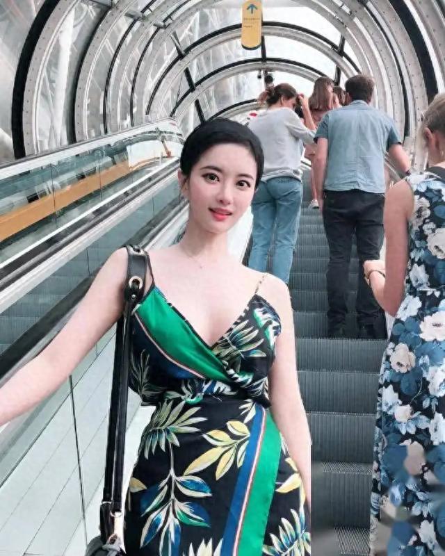 韓國模特美女主播韓申穎超大膽街拍美照