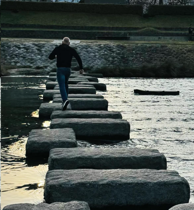 桑切斯：不愧是女主播出身，“彩虹屁”高手，哄得貝佐斯神魂顛倒