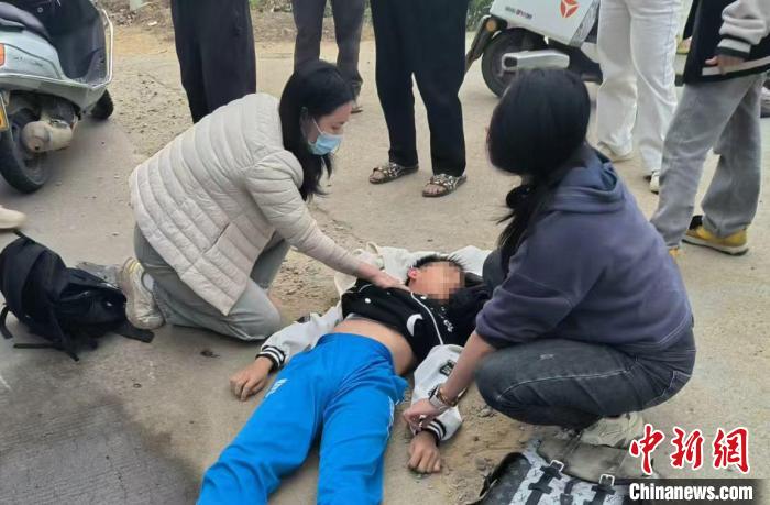 廣東高州護(hù)士姐妹花救助路遇傷者