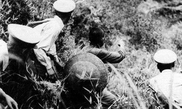 殘害無辜的女匪田玉蓮，與丈夫藏匿深山16年，因要生孩子暴露被誅