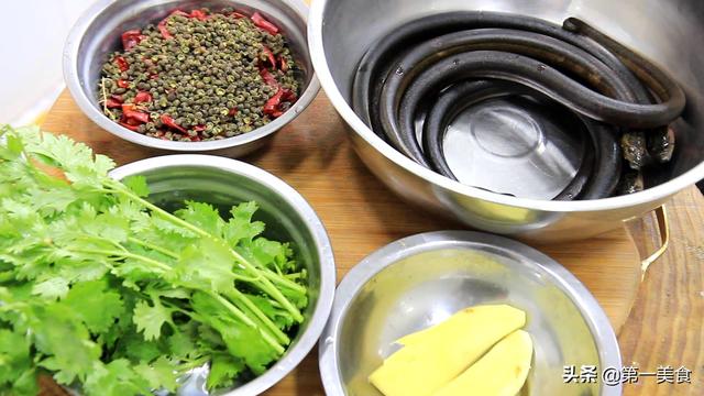 廚師長教你干煸盤龍鱔的正宗做法，色香味俱全，地道豫菜值得收藏