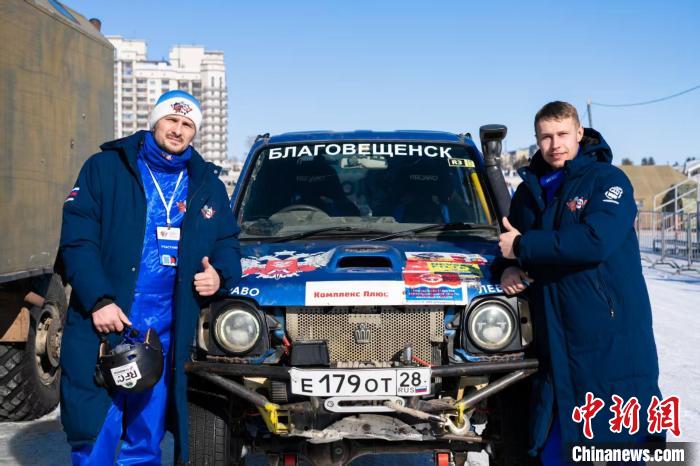 中俄兩國賽車手界江冰面飛車競技