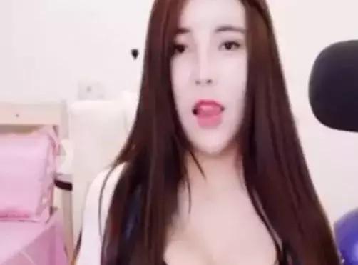 連上4天熱搜的斗魚女主播“喬碧蘿”，究竟有多荒唐多魔幻？