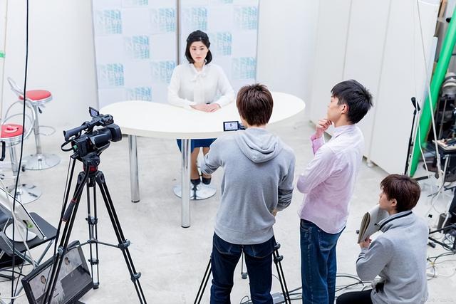 女主播，就只會阿諛諂媚、賣弄風騷？