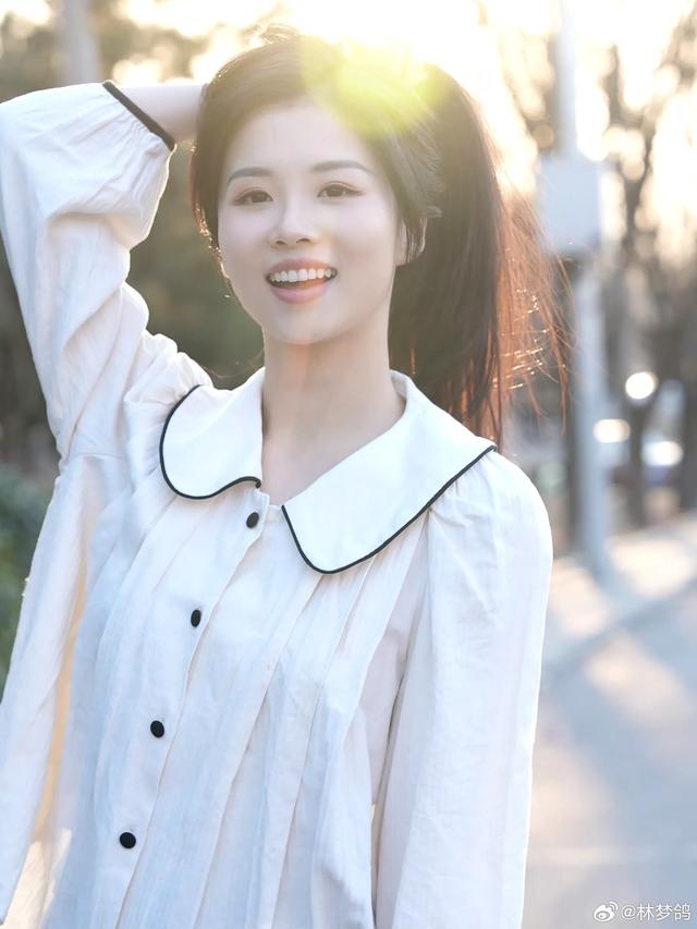 瓜子臉美女體育主播林夢(mèng)鴿寫(xiě)真分享！