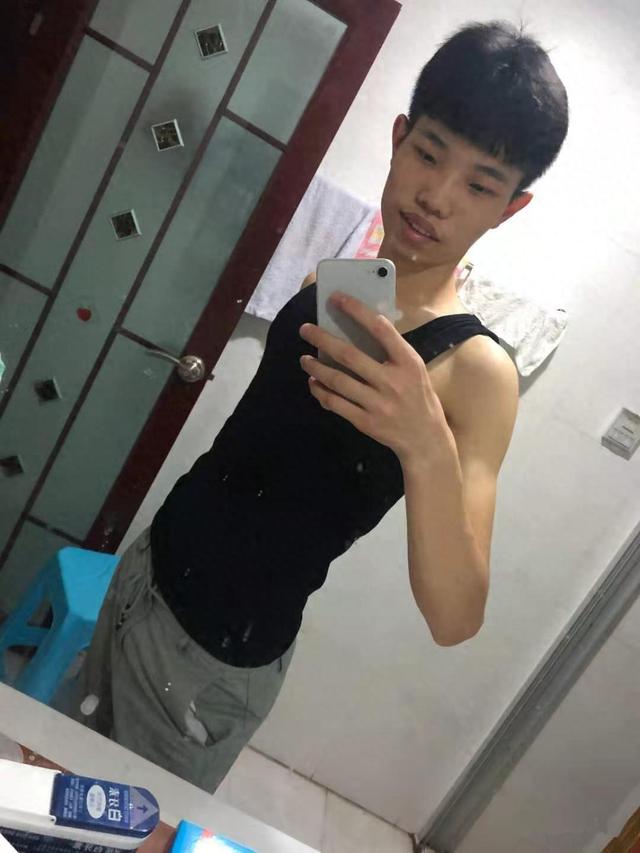 和平精英：虎牙吃雞形象代言人騷操作不斷，全服榜一變身娛樂主播