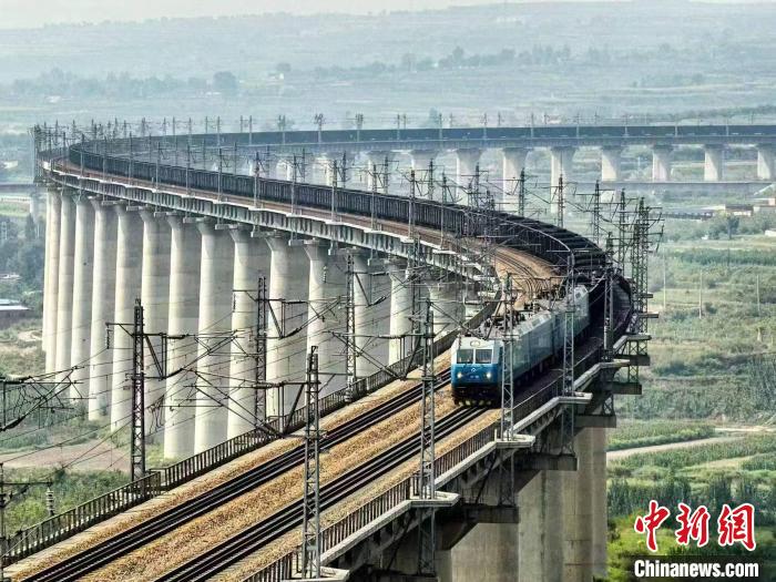 全力保供 2025年春運(yùn)太原鐵路累計(jì)發(fā)運(yùn)煤炭超6200萬(wàn)噸