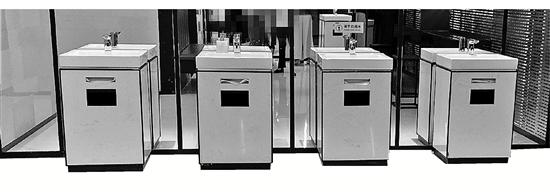 商場洗手間被網(wǎng)紅霸占拍照 保潔阿姨：走都沒法走