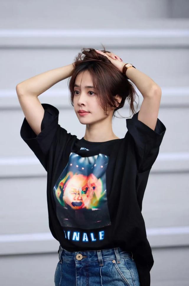 蔡依林露臍包臀泳衣秀長(zhǎng)腿 1米5身高 比例似1米7 舞蹈生體態(tài) 挺拔優(yōu)雅