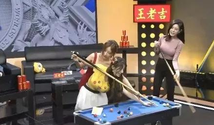 二臺女主播秀腿玩游戲成流量密碼，官方出手最為致命