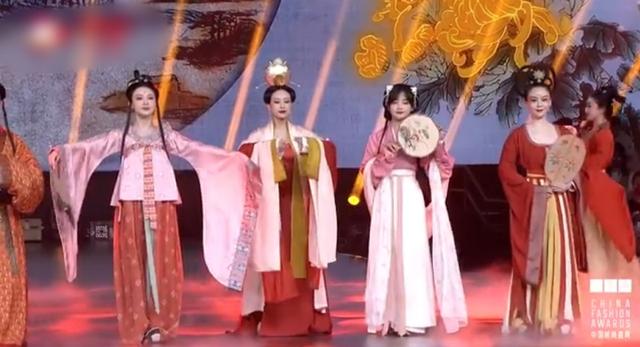 央視五位美女主播齊亮相！張蕾漢服端莊優(yōu)雅，王冰冰造型清秀可人