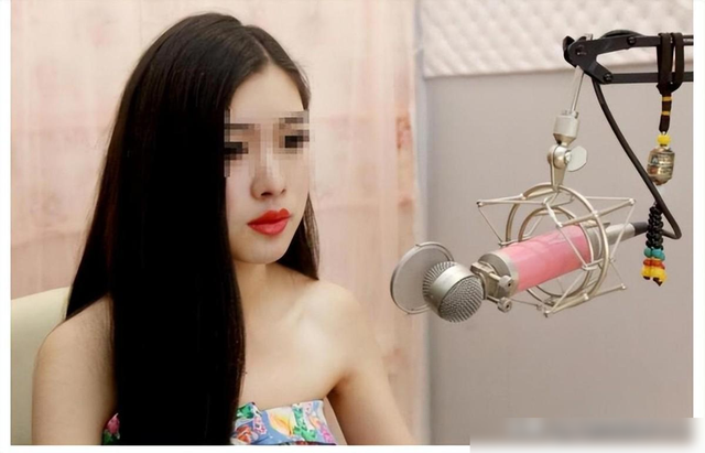 女主播忘關(guān)攝像頭，換衣全過(guò)程被直播，畫(huà)面讓人不堪入目，