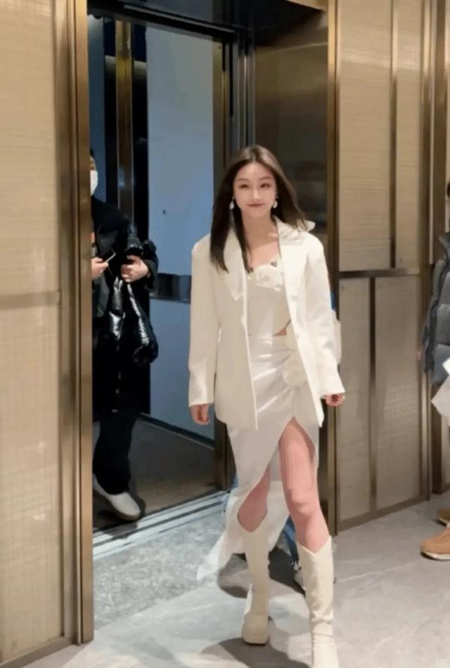 盤點(diǎn)那些年LOL美女解說(shuō)主持，有人風(fēng)光無(wú)限？有人銷聲匿跡？