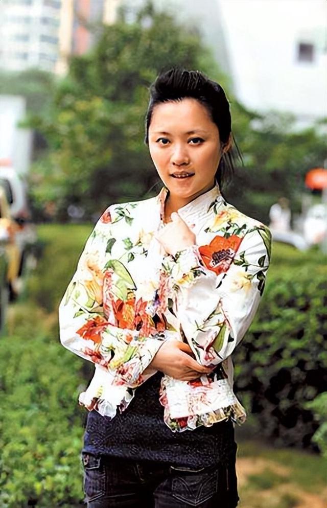 央視主播紫凝：生活節(jié)儉，貸款買車，41歲單身生活質(zhì)量高