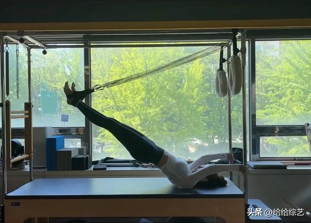 韓國(guó)極品美女主持人！黑絲大長(zhǎng)腿！太有魅力了！