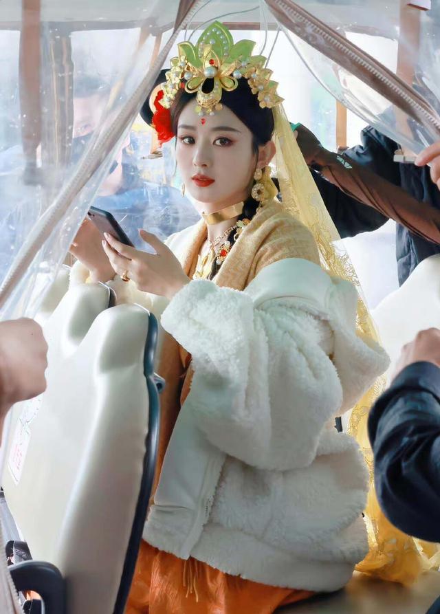 王者解說琪琪COS公孫離，比基尼、大長腿超絕！和趙麗穎氣質(zhì)不同