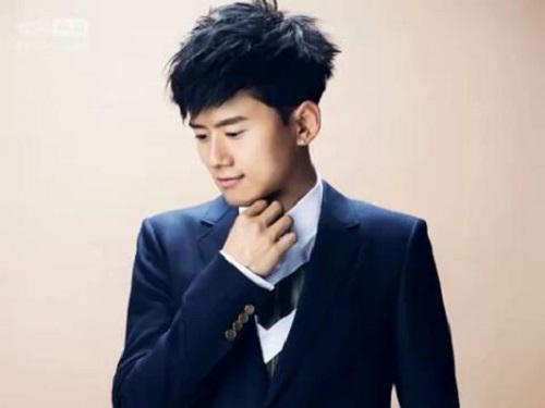 小漠“有新歡”惹哭慕詩琪 歌手張杰卻因此受益