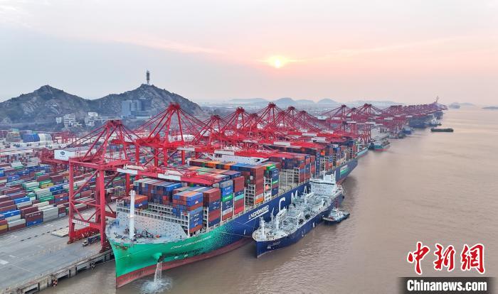 今年以來上海海關(guān)累計監(jiān)管保障上海港國際航行船舶LNG加注量同比增逾四成