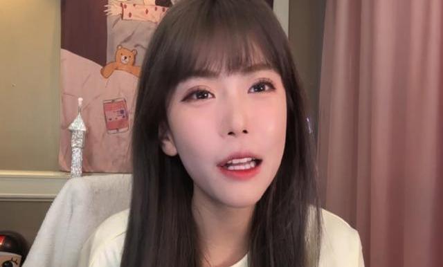 周淑怡跳槽快手直播，穿短裙跳社會搖，網(wǎng)友：精神小妹找到組織了