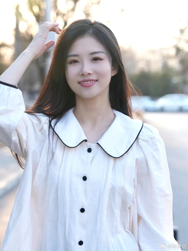 瓜子臉美女體育主播林夢(mèng)鴿寫(xiě)真分享！
