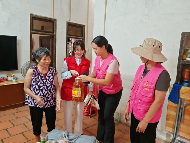 深汕41名選調(diào)生“走村入戶”開展中秋慰問活動