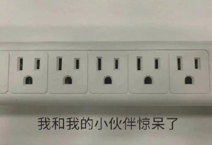 斗魚舞蹈區(qū)尺度大開！女主播玩得太大了