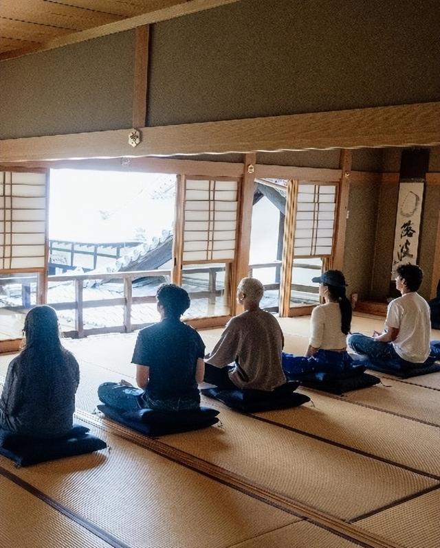 桑切斯：不愧是女主播出身，“彩虹屁”高手，哄得貝佐斯神魂顛倒